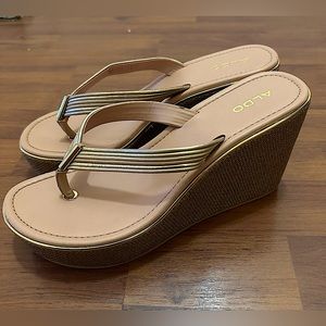 ALDO Capricchia Beige Platform Wedge High Heeled Sandals/ Flip Flops Size 9